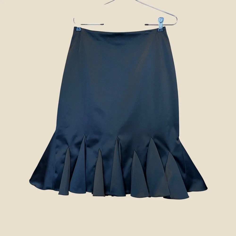 JS Collections Skirt 6 Black Mermaid Flared Godet Quiet Luxury Balletcore Office